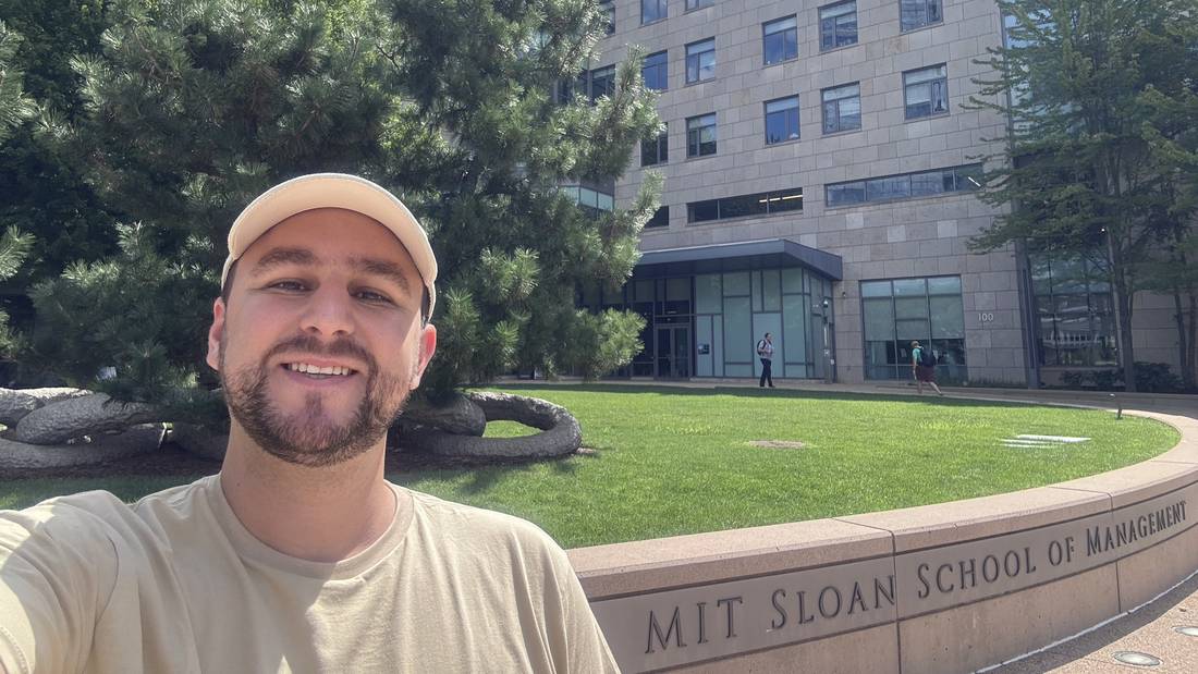 Fabio taking a selfie in front of the MIT Sloan School of Management sign